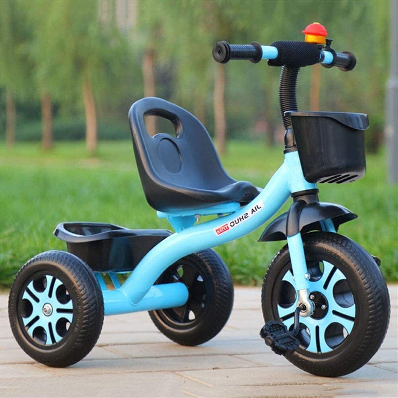 青と白の手押し三輪車